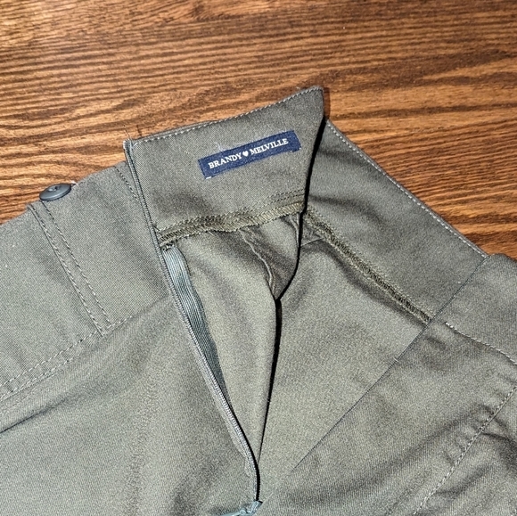 Brandy Melville Olive Cargo Skirt - Picture 4 of 6